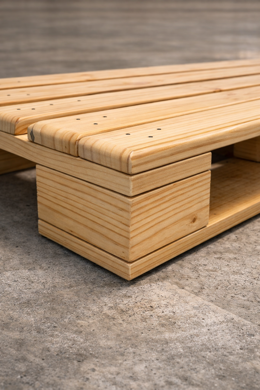 Palete de Madeira Abaulado: Robustez e Eficiência para Cargas Especiais Megabox