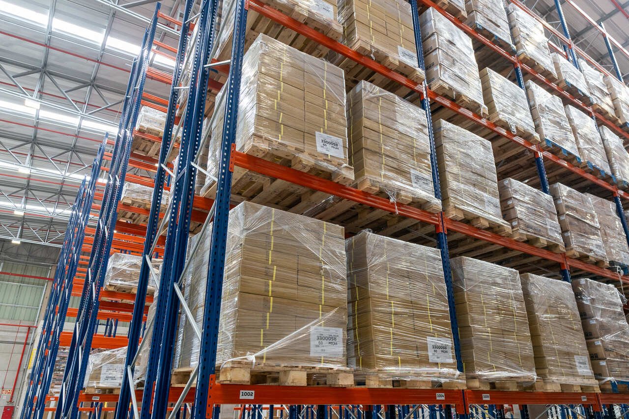 Porta-paletes e Estruturas de Armazenagem